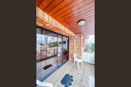 Apartamento à venda com 200m², 4 quartos e 2 vagasVaranda