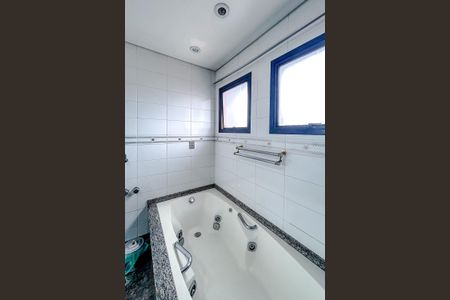 Apartamento à venda com 200m², 4 quartos e 2 vagasBanheiro da Suíte 1