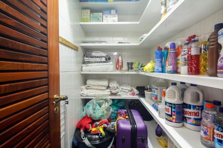 Apartamento à venda com 200m², 3 quartos e 2 vagas Apartamento à venda com 200m², 3 quartos e 2 vagasÁrea de Serviço