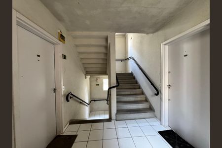 Apartamento para alugar com 62m², 2 quartos e 1 vaga Apartamento para alugar com 62m², 2 quartos e 1 vagaÁrea comum - Escada