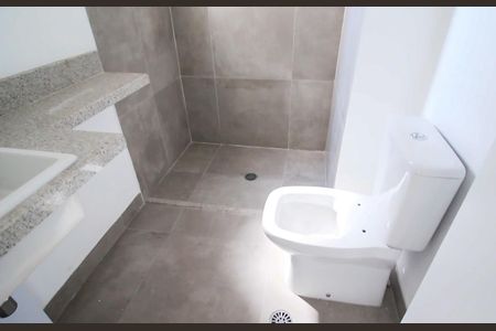 Apartamento à venda com 76m², 2 quartos e 2 vagasBanheiro da Suíte 2