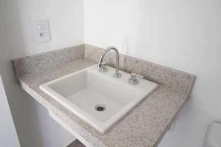 Apartamento à venda com 76m², 2 quartos e 2 vagasBanheiro da Suíte 1