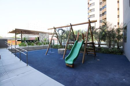 Apartamento à venda com 76m², 2 quartos e 2 vagasÁrea comum - Playground