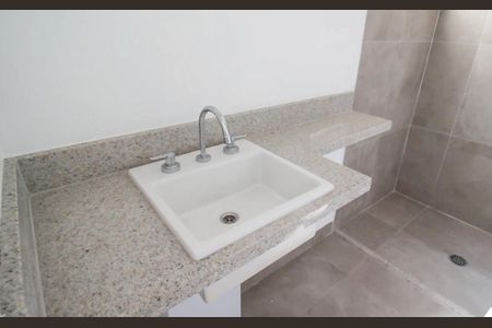 Apartamento à venda com 76m², 2 quartos e 2 vagasBanheiro da Suíte 2