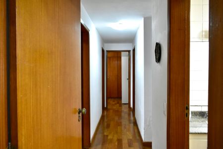 Apartamento à venda com 160m², 4 quartos e 2 vagasCorredor