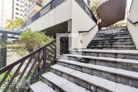 Apartamento à venda com 160m², 4 quartos e 2 vagasEntrada