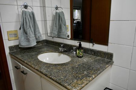 Apartamento à venda com 160m², 4 quartos e 2 vagasBanheiro Social