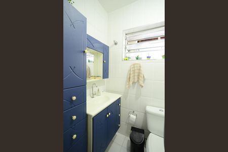 Casa à venda com 180m², 4 quartos e 1 vagaBanheiro