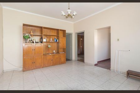 Casa à venda com 182m², 3 quartos e 2 vagas Casa à venda com 182m², 3 quartos e 2 vagasSala