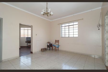 Casa à venda com 182m², 3 quartos e 2 vagas Casa à venda com 182m², 3 quartos e 2 vagasSala