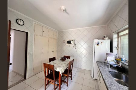 Casa à venda com 168m², 3 quartos e 3 vagasCozinha