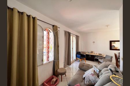 Casa à venda com 168m², 3 quartos e 3 vagasSala