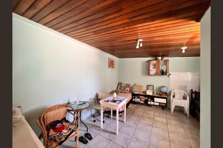 Casa à venda com 168m², 3 quartos e 3 vagasEdícula - Sala