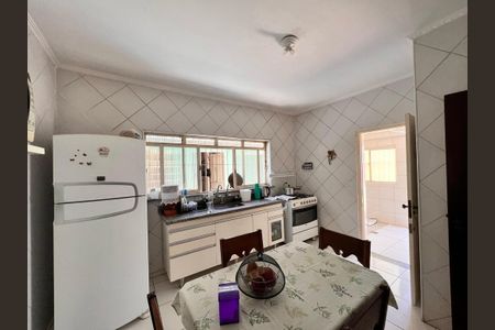 Casa à venda com 168m², 3 quartos e 3 vagasCozinha