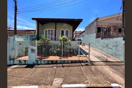 Casa à venda com 168m², 3 quartos e 3 vagasFachada