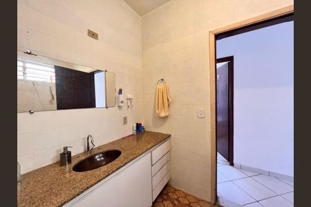 Casa à venda com 168m², 3 quartos e 3 vagasBanheiro Social