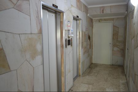 Apartamento à venda com 70m², 2 quartos e 1 vagaElevador