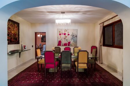 Casa para alugar com 430m², 5 quartos e 4 vagasSala