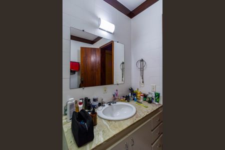 Casa para alugar com 430m², 5 quartos e 4 vagasBanheiro da Suíte 2