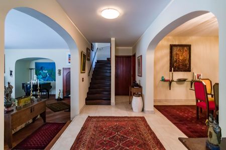 Casa para alugar com 430m², 5 quartos e 4 vagasCorredor 