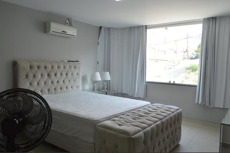 Casa de condomínio à venda com 340m², 3 quartos e 3 vagasSuíte