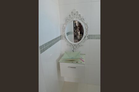 Casa de condomínio à venda com 340m², 3 quartos e 3 vagasLavabo