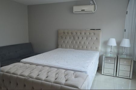 Casa de condomínio à venda com 340m², 3 quartos e 3 vagasSuíte