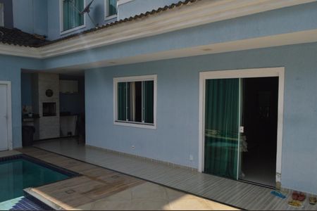 Casa de condomínio à venda com 340m², 3 quartos e 3 vagasFachada