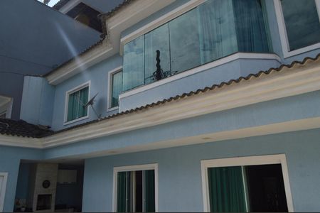 Casa de condomínio à venda com 340m², 3 quartos e 3 vagasFachada