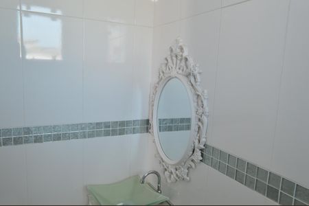 Casa de condomínio à venda com 340m², 3 quartos e 3 vagasLavabo