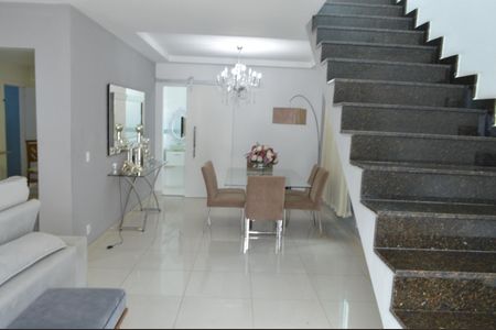 Casa de condomínio à venda com 340m², 3 quartos e 3 vagasSala de Jantar