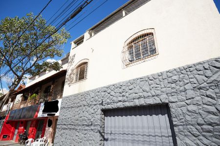 Casa à venda com 237m², 5 quartos e 1 vagaFachada