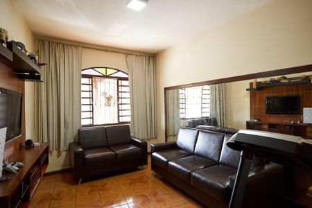 Casa à venda com 237m², 5 quartos e 1 vagaSala