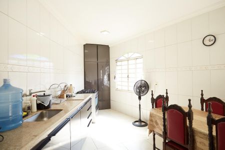 Casa à venda com 237m², 5 quartos e 1 vagaCozinha