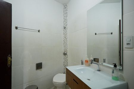 Casa à venda com 237m², 5 quartos e 1 vagaBanheiro Social