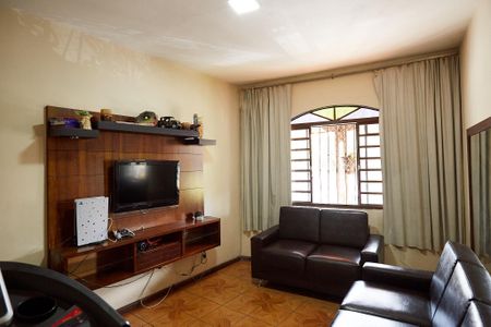 Casa à venda com 237m², 5 quartos e 1 vagaSala