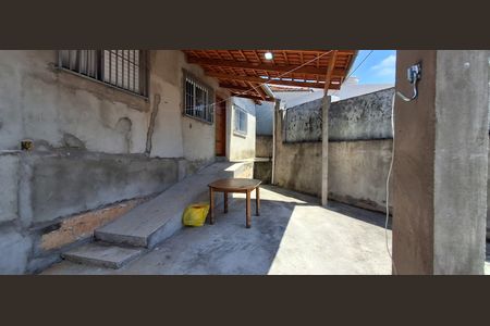 Casa à venda com 112m², 2 quartos e 3 vagas Casa à venda com 112m², 2 quartos e 3 vagasQuintal