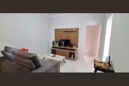 Casa à venda com 112m², 2 quartos e 3 vagas Casa à venda com 112m², 2 quartos e 3 vagasSala