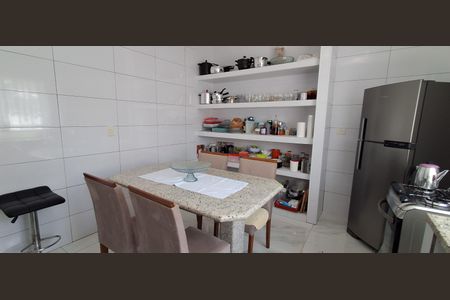 Casa à venda com 112m², 2 quartos e 3 vagas Casa à venda com 112m², 2 quartos e 3 vagasCozinha