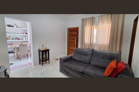 Casa à venda com 112m², 2 quartos e 3 vagas Casa à venda com 112m², 2 quartos e 3 vagasSala