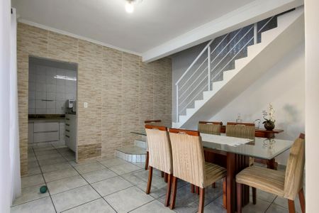 Casa para alugar com 200m², 4 quartos e 8 vagasSala