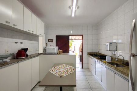 Casa para alugar com 200m², 4 quartos e 8 vagasCozinha
