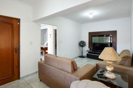 Casa para alugar com 200m², 4 quartos e 8 vagasSala