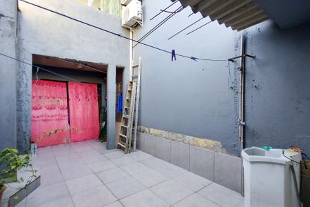 Casa para alugar com 200m², 4 quartos e 8 vagasQuintal
