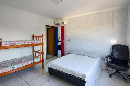 Casa para alugar com 200m², 4 quartos e 8 vagasSuite 1