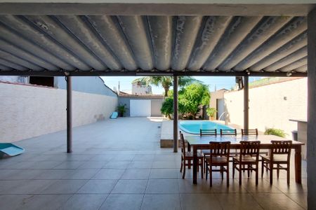 Casa para alugar com 200m², 4 quartos e 8 vagasPiscina