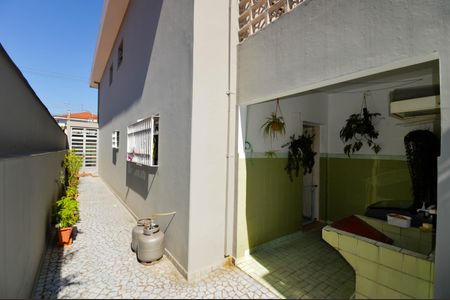 Casa à venda com 150m², 2 quartos e 2 vagasCorredor Lateral