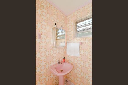 Casa à venda com 150m², 2 quartos e 2 vagasBanheiro Social 2