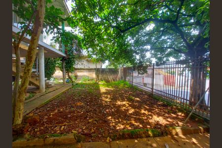 Casa à venda com 247m², 5 quartos e 4 vagas Casa à venda com 247m², 5 quartos e 4 vagasÁrea comum