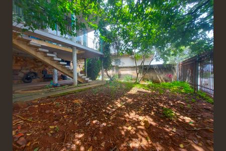 Casa à venda com 247m², 5 quartos e 4 vagas Casa à venda com 247m², 5 quartos e 4 vagasÁrea comum